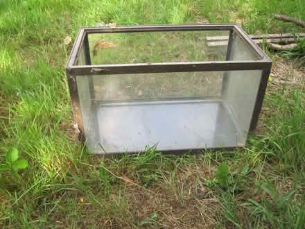 Photo of free Medium to large Fish tank/Aquarium (North Sheen TW9) #1