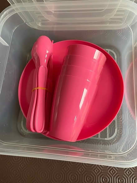 Photo of free Picnic set, 21 piece, pink, brand new (Marshalswick AL4) #2