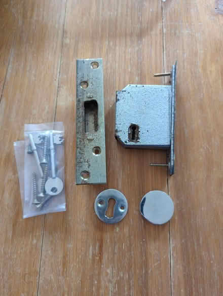 Photo of free 5 lever deadlock (SG5) #1