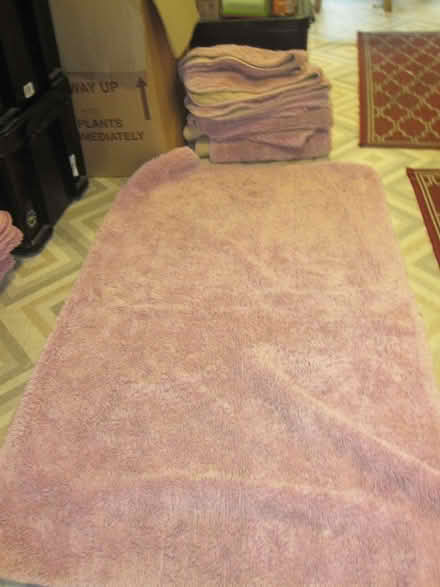 Photo of free Bathroom Mats Lot #1: 4 Small & 2 Large (North Sheen TW9) #1