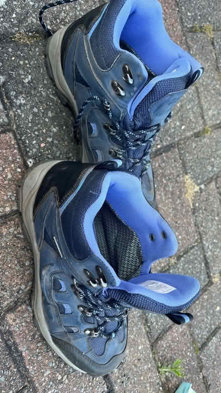 Photo of free Women’s hiking boots size UK 7 (L17 5) #3