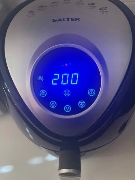 Photo of free Air fryer - Salter (LU7) #2