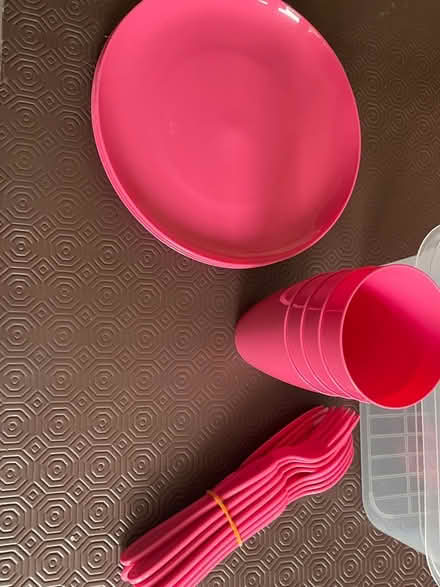 Photo of free Picnic set, 21 piece, pink, brand new (Marshalswick AL4) #3