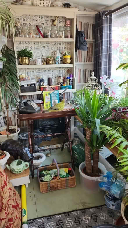 Photo of free summer room / workshop (basingstoke popley RG24) #1