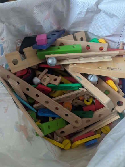 Photo of free wooden construction DIY set for kids (Twickenham TW1) #1