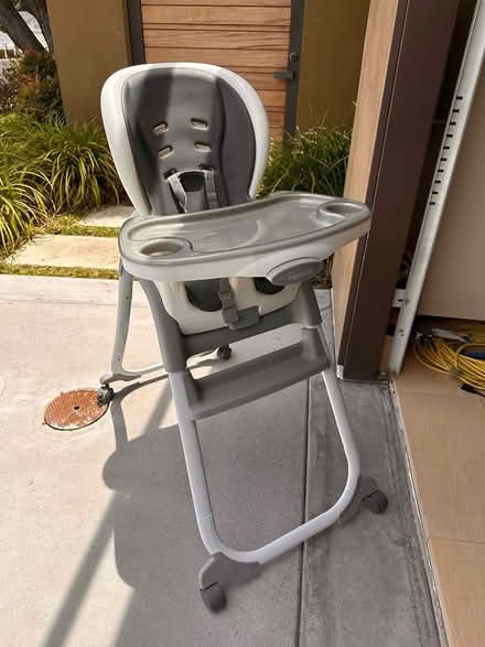 Photo of free High chair (Soledad mountain rd La jolla) #1