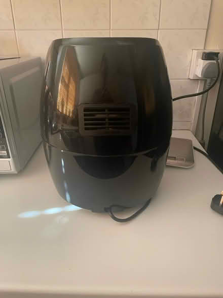 Photo of free Air fryer - Salter (LU7) #3