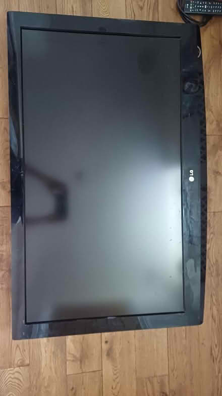 Photo of free 42" lg 42lf2500 tv (Brailsford DE6) #3