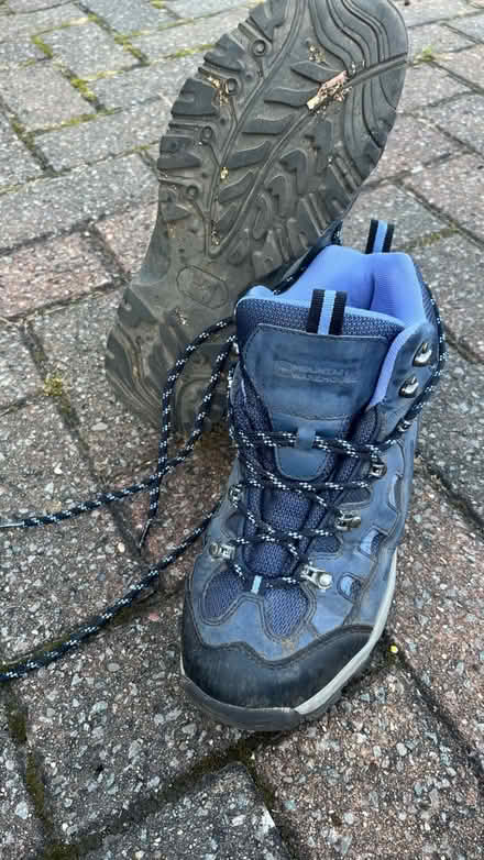 Photo of free Women’s hiking boots size UK 7 (L17 5) #2