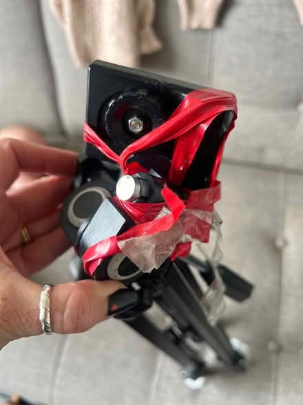 Photo of free Broken tripod (Gleedless (S12)) #4