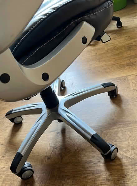 Photo of free Directors Style Office Chair (Titchfield Common PO14) #2