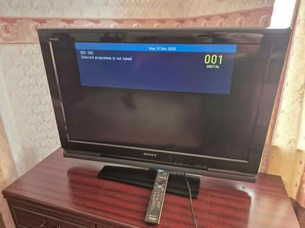 Photo of free Old style flat screen tv 32 inch (IP1) #1