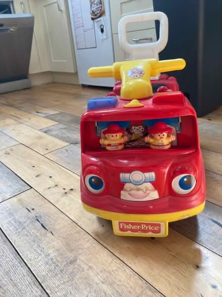Photo of free Child’s ride on fire engine (Earlsfield SW18) #2