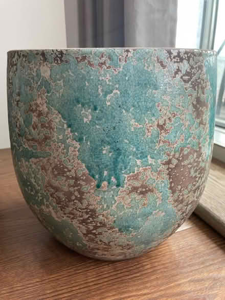 Photo of free Large vintage style plant pot (Victoria Park) #2
