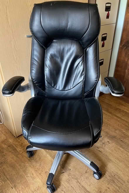 Photo of free Directors Style Office Chair (Titchfield Common PO14) #1