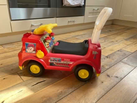 Photo of free Child’s ride on fire engine (Earlsfield SW18) #1