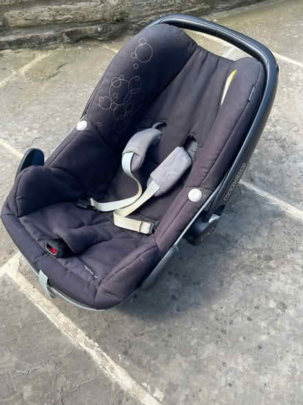Photo of free Maxi-cosi baby car seat (Roundhay LS8) #4