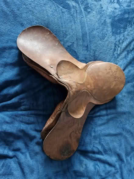 Photo of free Vintage horse saddle (Branston DE14) #1
