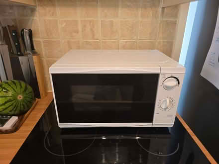 Photo of free Small microwave (Cutteslowe OX2) #1