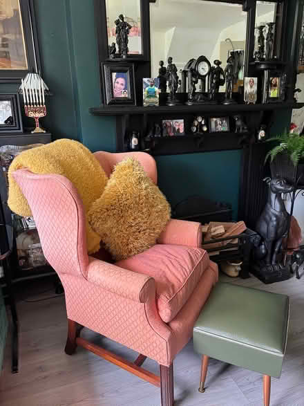 Photo of free Lovely chair (Al100DJ) #2