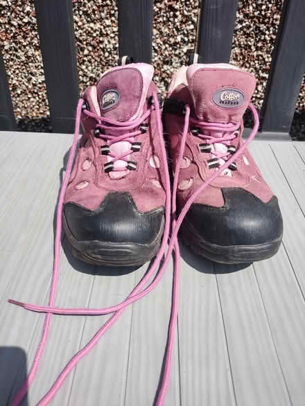 Photo of free Size 7 Walking Shoes (Stonehouse) #1