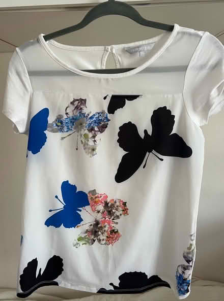 Photo of free Women top size 8 (TW2) #2