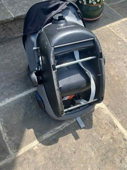 Photo of free Maxi-cosi baby car seat (Roundhay LS8) #2