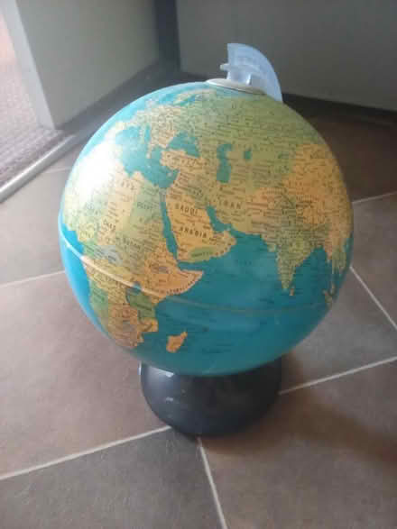 Photo of free Old small Globe (MK4 Tattenhoe) #1