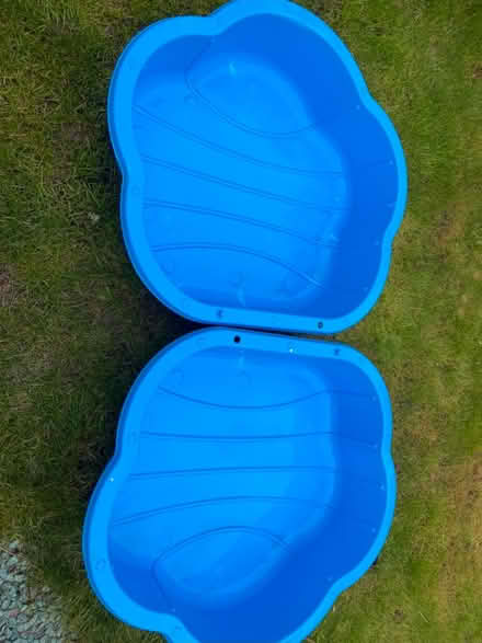 Photo of free Blue plastic sand pit/plastic balls (Caldecott OX14) #2