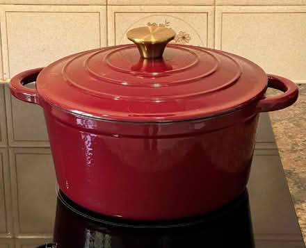 Photo of free Large heavy cooking pot (Twyford RG10) #1