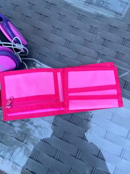 Photo of free Headphones and wallet (MK17) #3