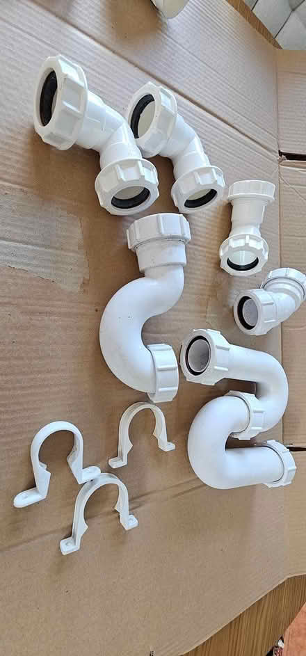 Photo of free White Flopast 32mm Pipe Fittings (Rickmansworth WD3) #1