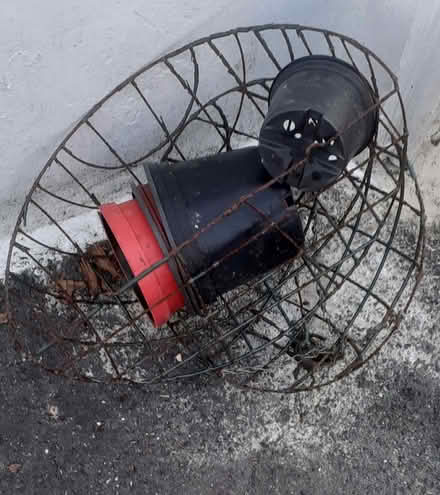 Photo of free Garden ganging baskets & a few pots (Fiveways BN1) #1