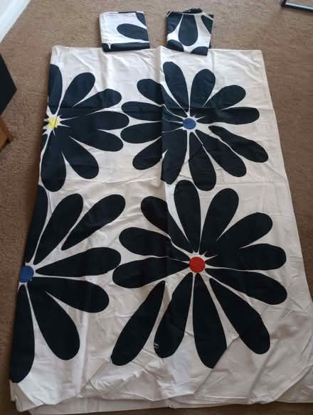Photo of free Single duvet cover with 2 pillow cases (Chellaston DE73) #1