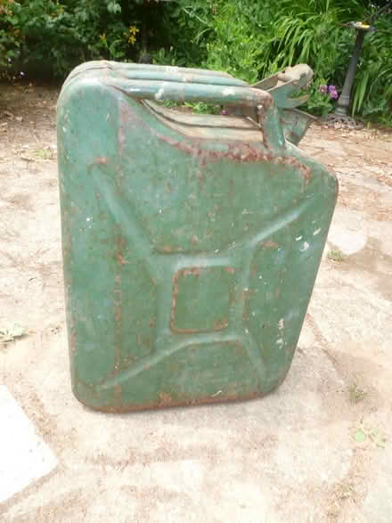 Photo of free army style jerrycan 20L (Runcton PO20) #1