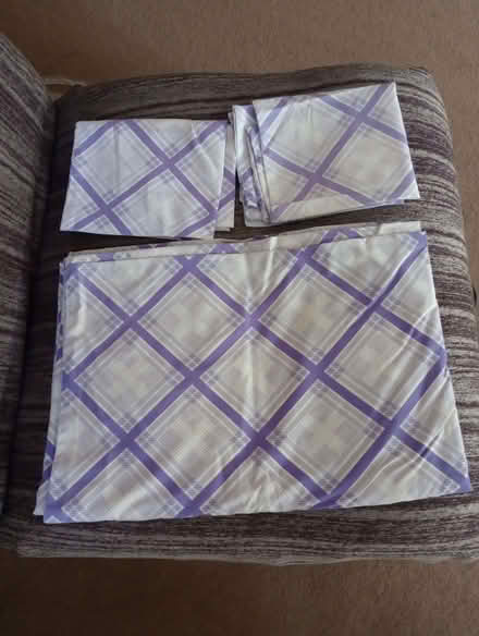 Photo of free Single duvet cover + 2 pillow cases (Chellaston DE73) #1