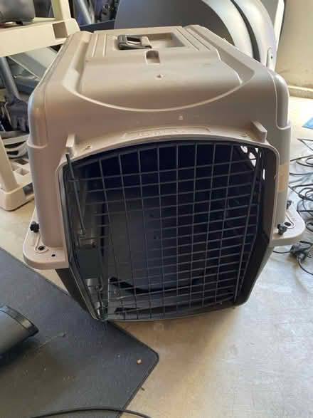 Photo of free Dog crate (5 canyons Castro Valley) #1