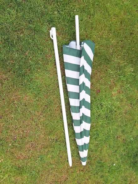 Photo of free Small Beach Umbrella (Upper Bucklebury RG7) #3