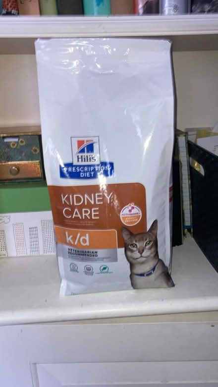 Photo of free Hills kidney diet dry cat food (SW16) #1