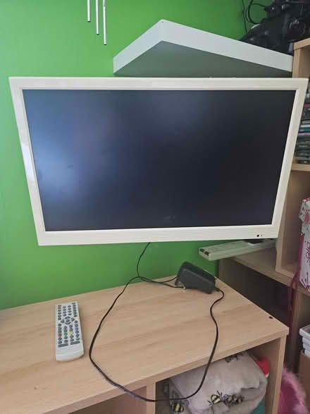 Photo of free Small tv and wall bracket (BN2) #1