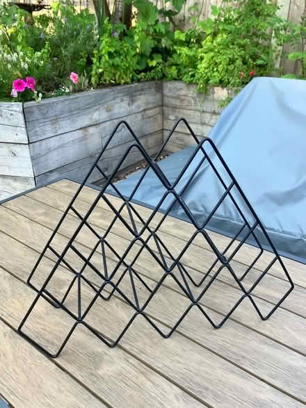 Photo of free Triangle wine rack, black (GU52) #1
