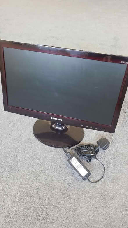 Photo of free Samsung COMPUTER monitor (VGA only) (NW2) #1