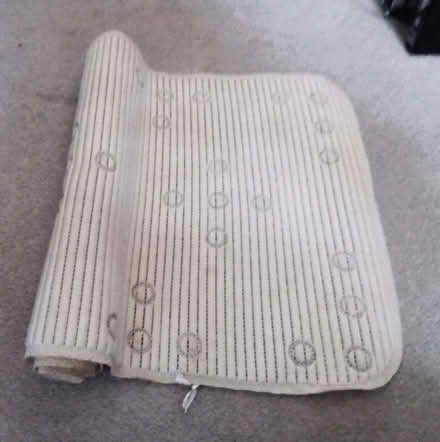 Photo of free non-slip bath mat (Hackney Wick) #1