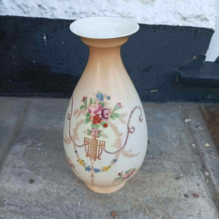 Photo of free china vase (Old Woking GU22) #1