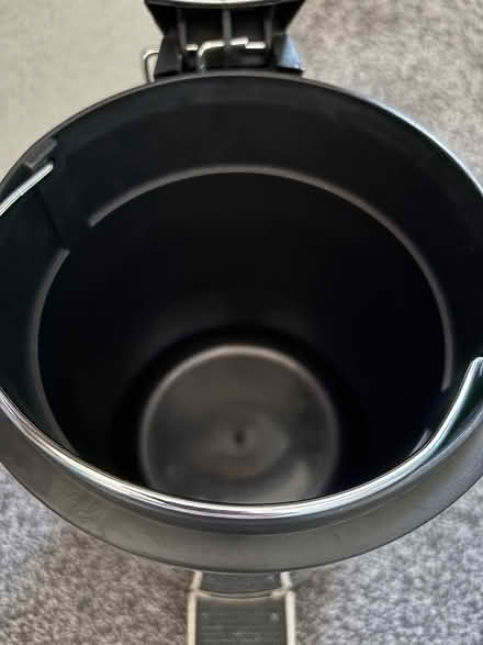 Photo of free Metal bathroom bin (Leighton Buzzard LU7) #2