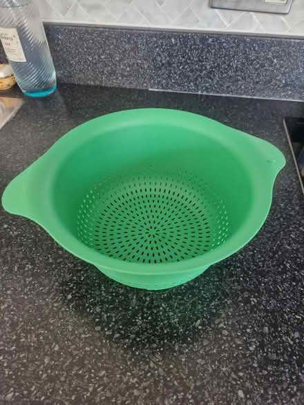 Photo of free Green plastic colander (SE10) #1