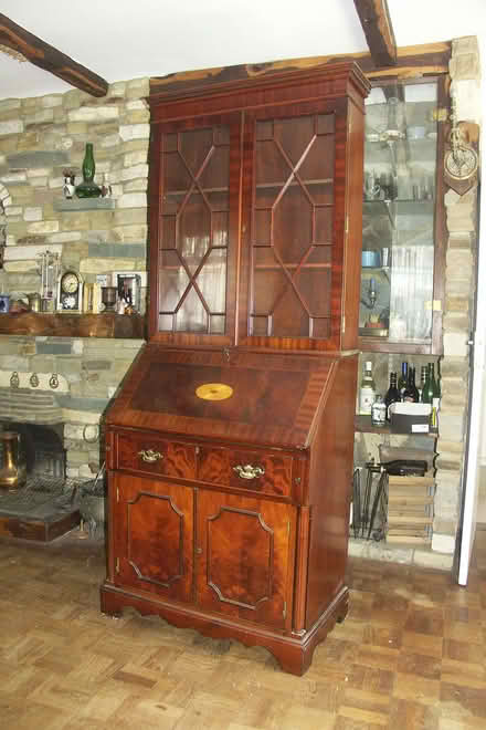 Photo of free Display/writing desk/cupboard (Havant PO9) #2