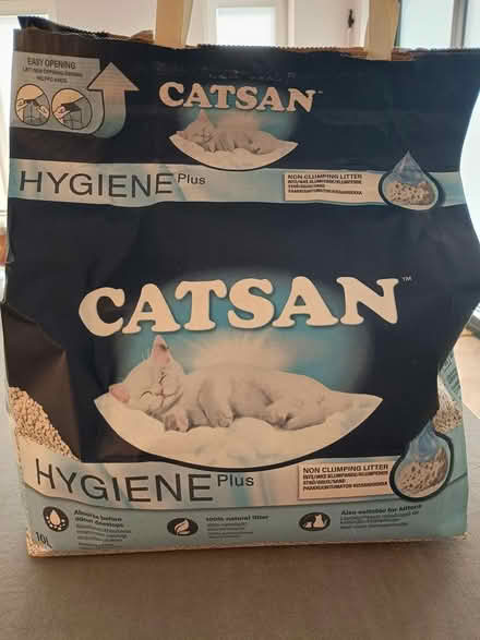 Photo of free Brand new cat litter tray & litter (East Barnwell) #2