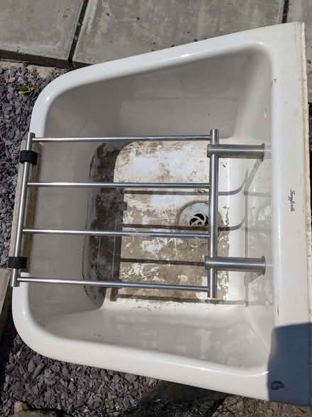 Photo of free white butler sink (Bethesda LL57) #1