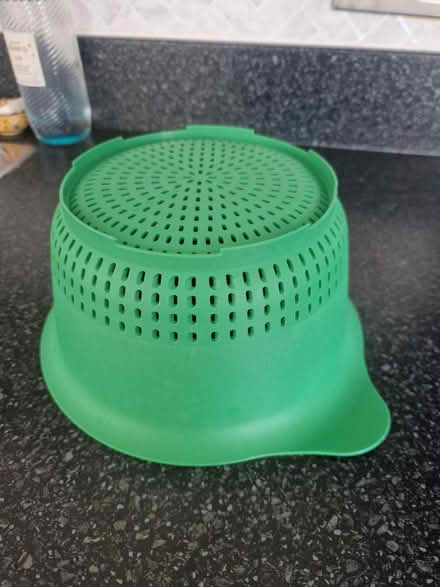 Photo of free Green plastic colander (SE10) #2